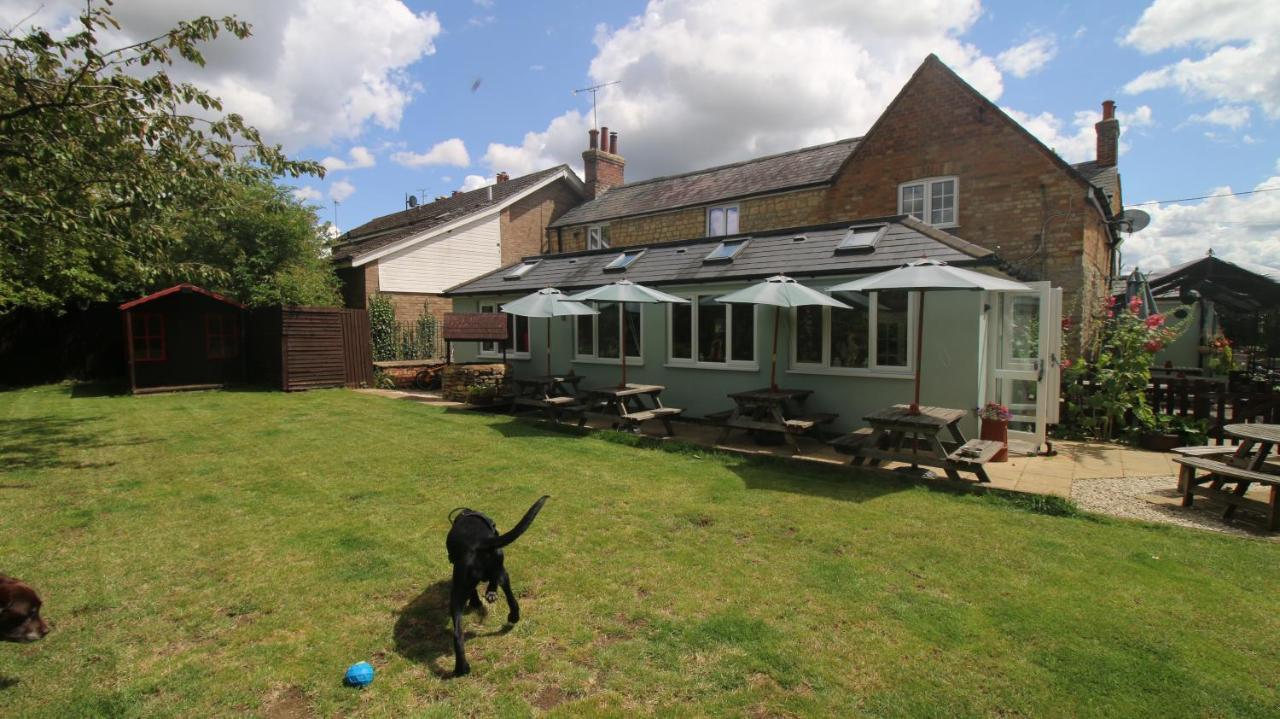 Bed and Breakfast The White Lion At Wicken Milton Keynes Exteriér fotografie